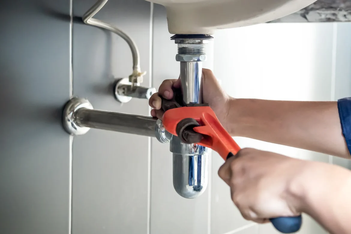 Why Hiring an Emergency Plumber Can Save Your Home